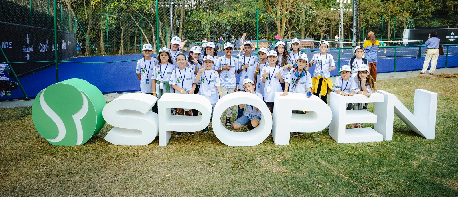 Crianças do Projeto Bola Dentro no SP Open