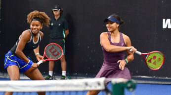 Naná e Victoria levantam a torcida e vencem de virada nas duplas do SP Open